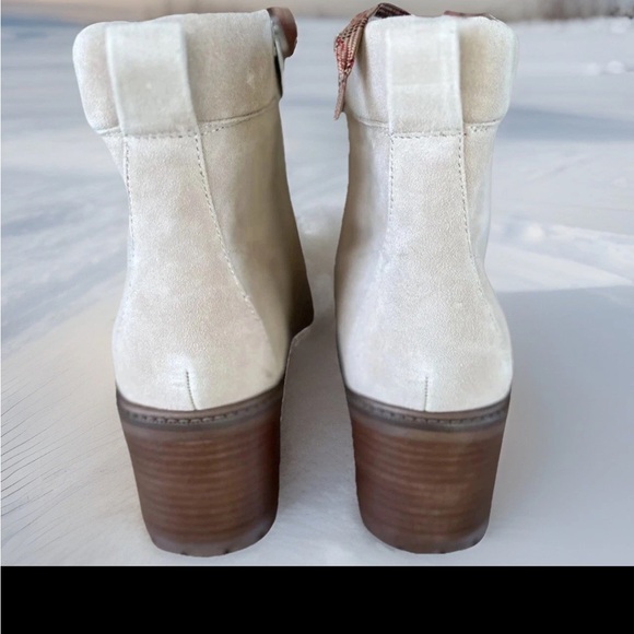 VCAMUTO Gaviana Suede Lug Sole Lace-Up Ankle Boots- Fiji Beige 8.5W New - Picture 4 of 5